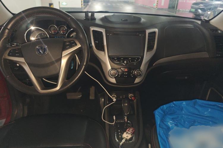 Used CHANGAN CS35 2012 1.6L Automatic Luxury Version China IV Standard Center Console