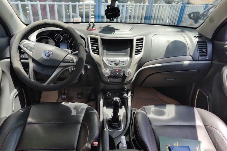Used CHANGAN CS35 2012 1.6L Manual Luxury Model China IV Standard Center Console