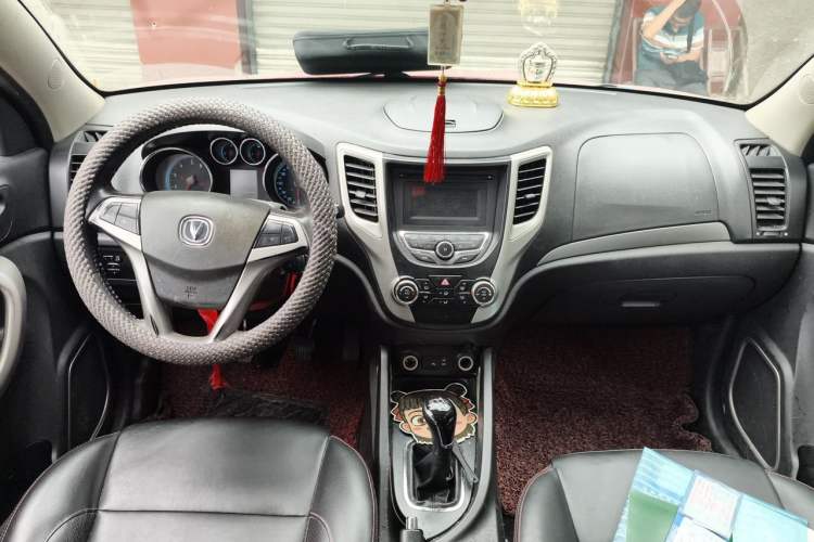 Used CHANGAN CS35 2012 1.6L Manual Luxury Model China IV Standard Center Console