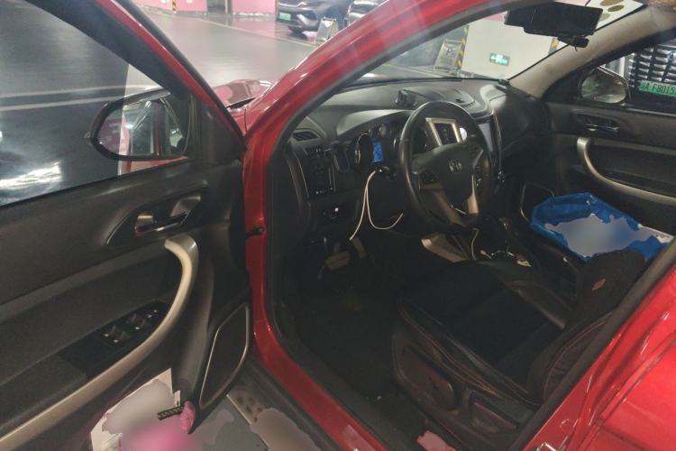 Used CHANGAN CS35 2012 1.6L Automatic Luxury Version China IV Standard Driver Seat