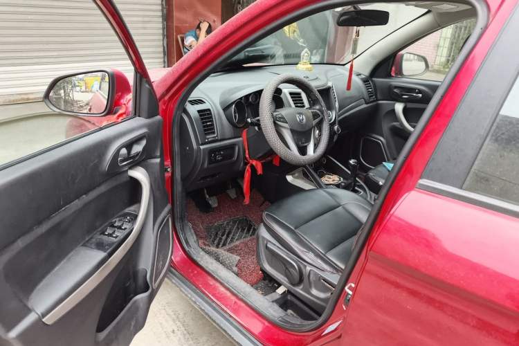 Used CHANGAN CS35 2012 1.6L Manual Luxury Model China IV Standard Driver Seat