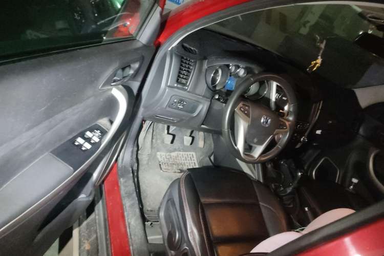 Used CHANGAN CS35 2012 1.6L Manual Comfort Edition China IV Standard Driver Seat