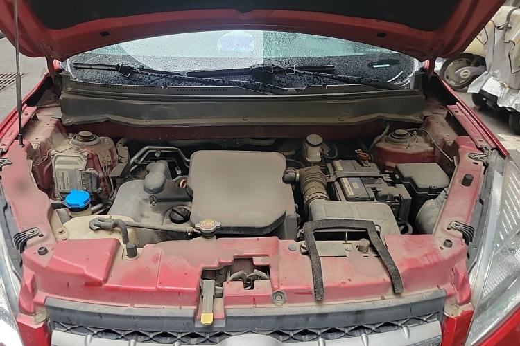 Used CHANGAN CS35 2012 1.6L Automatic Luxury Version China IV Standard Engine Bay