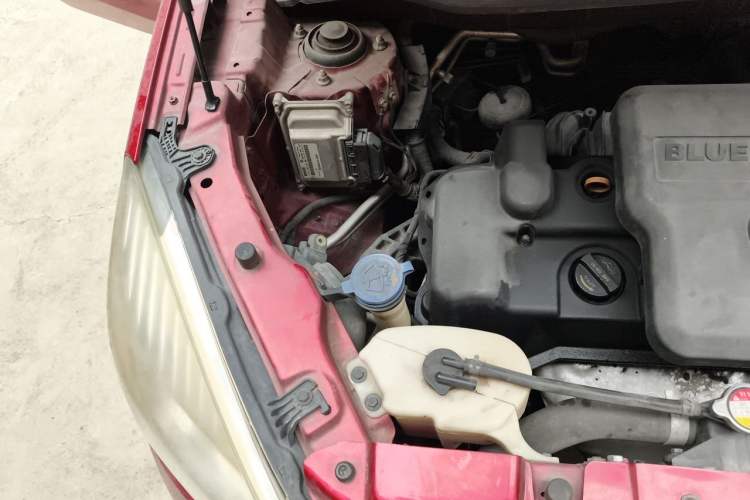 Used CHANGAN CS35 2012 1.6L Manual Luxury Model China IV Standard Engine Bay Right