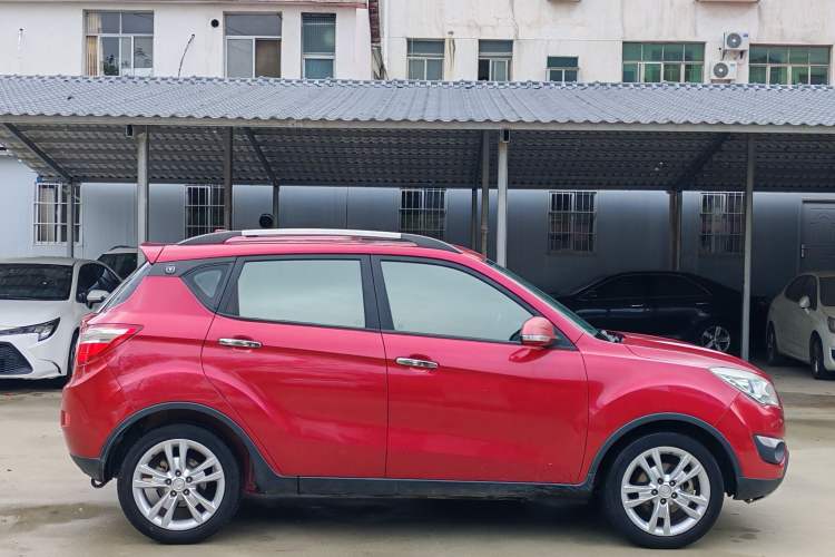 Used CHANGAN CS35 2012 1.6L Automatic Luxury Version China IV Standard Exterior 4