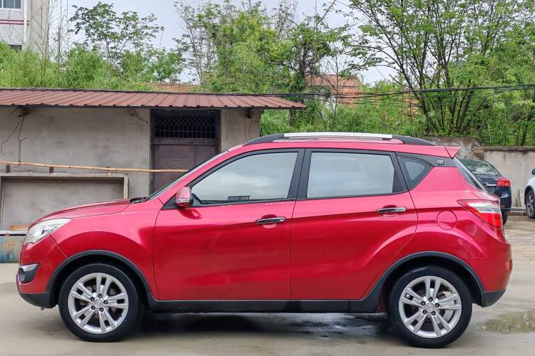 Used CHANGAN CS35 2012 1.6L Automatic Luxury Version China IV Standard Exterior 8