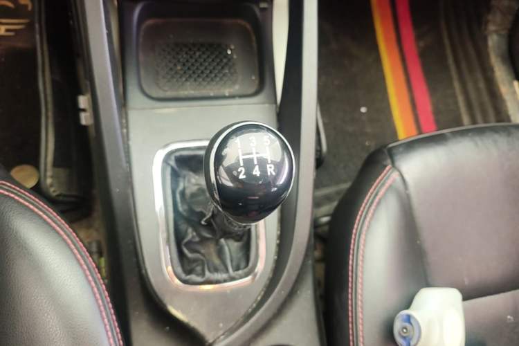 Used CHANGAN CS35 2012 1.6L Manual Luxury Model China IV Standard Gear Lever