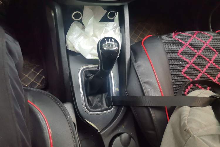 Used CHANGAN CS35 2012 1.6L Manual Luxury Model China IV Standard Gear Lever