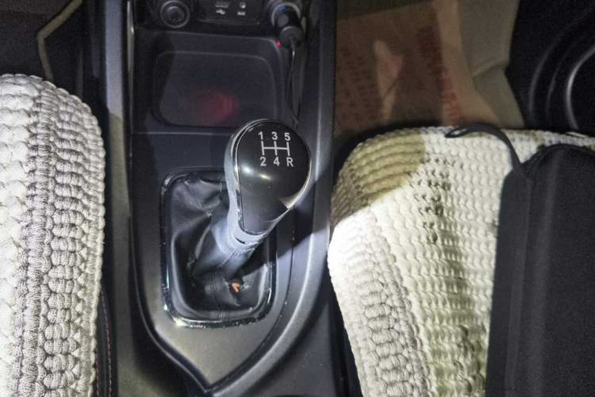 Used CHANGAN CS35 2012 1.6L Manual Comfort Edition China IV Standard Gear Lever