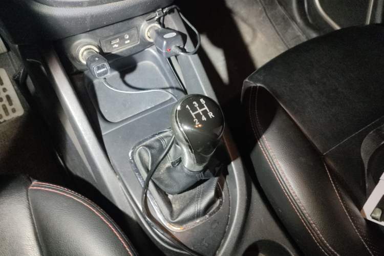 Used CHANGAN CS35 2012 1.6L Manual Comfort Edition China IV Standard Gear Lever