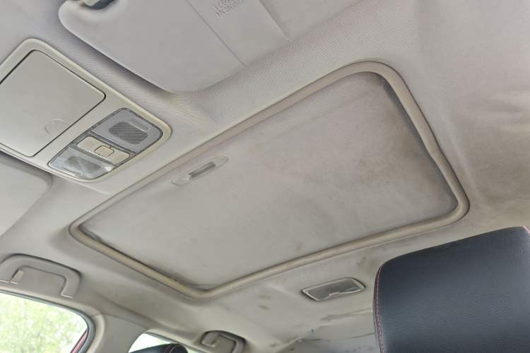 Used CHANGAN CS35 2012 1.6L Manual Luxury Model China IV Standard Headliner