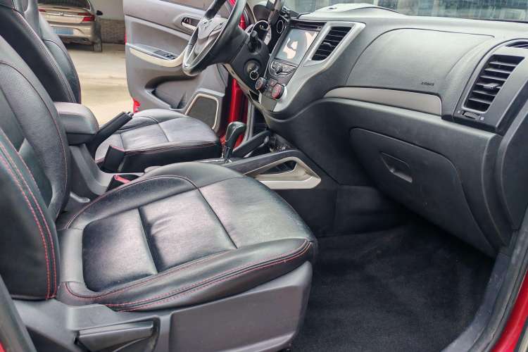 Used CHANGAN CS35 2012 1.6L Automatic Luxury Version China IV Standard Interior 3