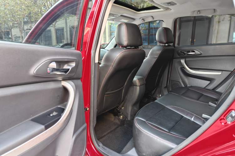 Used CHANGAN CS35 2012 1.6L Manual Luxury Model China IV Standard Interior 3