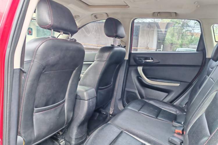 Used CHANGAN CS35 2012 1.6L Automatic Luxury Version China IV Standard Interior 4