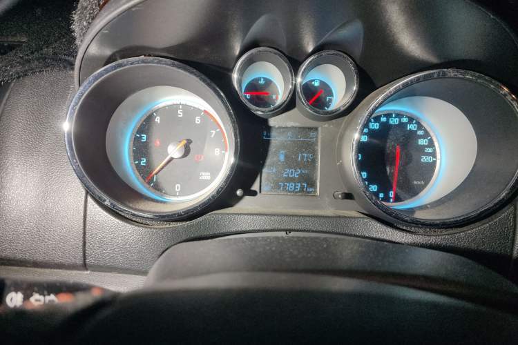 Used CHANGAN CS35 2012 1.6L Manual Comfort Edition China IV Standard Odometer Close Up
