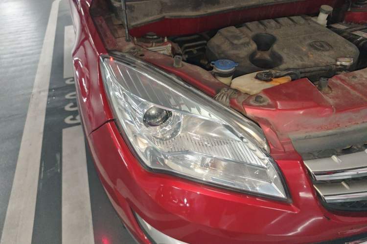 Used CHANGAN CS35 2012 1.6L Automatic Luxury Version China IV Standard Right Front Headlight