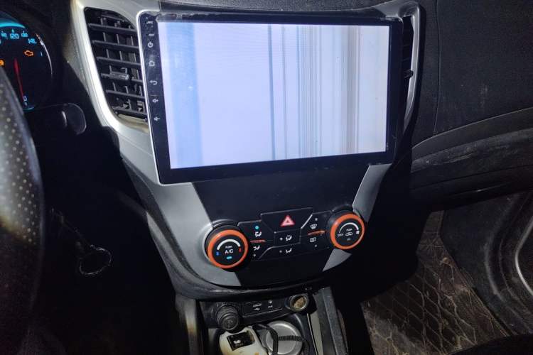 Used CHANGAN CS35 2012 1.6L Manual Luxury Model China IV Standard Audio And AC Panel