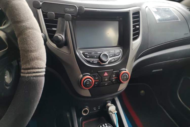 Used CHANGAN CS35 2012 1.6L Manual Luxury Model China IV Standard Audio And AC Panel