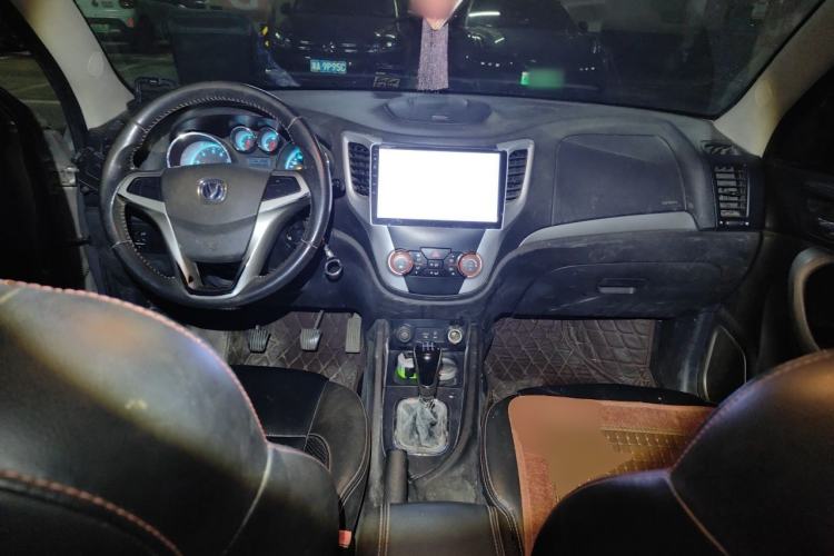 Used CHANGAN CS35 2012 1.6L Manual Luxury Model China IV Standard Center Console
