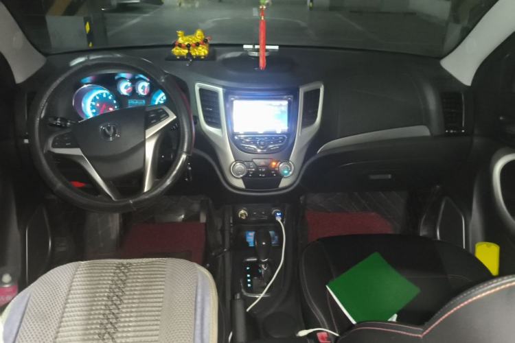 Used CHANGAN CS35 2012 1.6L Automatic Luxury Version China IV Standard Center Console