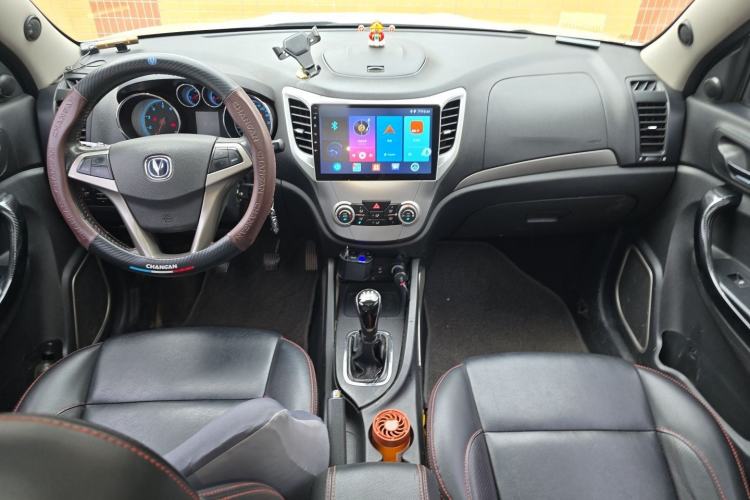 Used CHANGAN CS35 2012 1.6L Manual Luxury Model China IV Standard Center Console