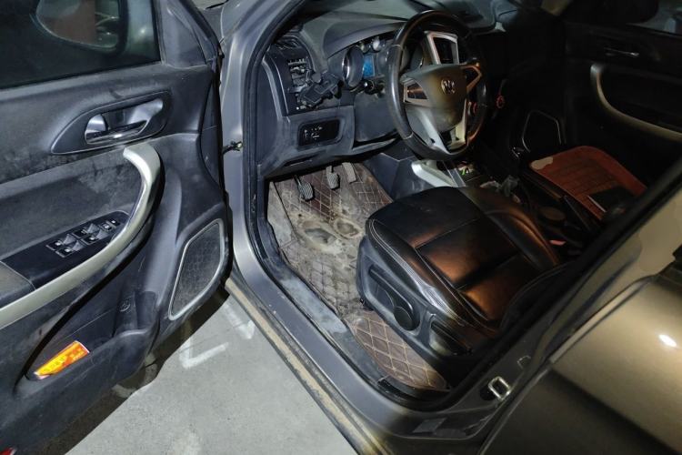 Used CHANGAN CS35 2012 1.6L Manual Luxury Model China IV Standard Driver Seat
