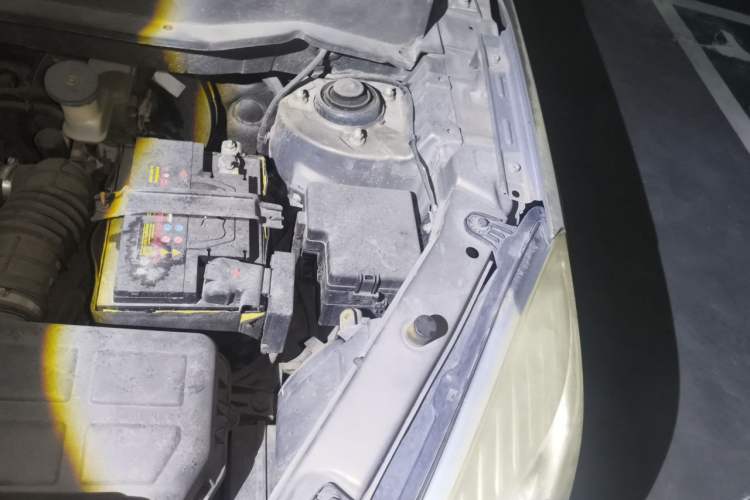 Used CHANGAN CS35 2012 1.6L Automatic Luxury Version China IV Standard Engine Bay Left