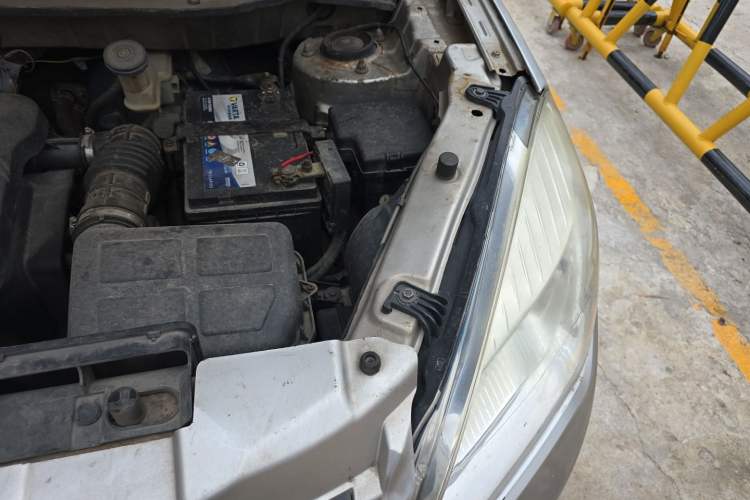 Used CHANGAN CS35 2012 1.6L Manual Luxury Model China IV Standard Engine Bay Left