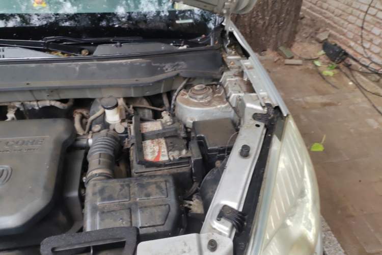 Used CHANGAN CS35 2012 1.6L Manual Luxury Model China IV Standard Engine Bay Left