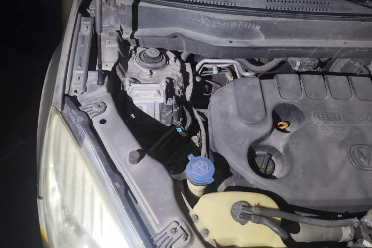 Used CHANGAN CS35 2012 1.6L Automatic Luxury Version China IV Standard Engine Bay Right