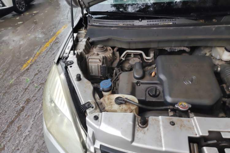 Used CHANGAN CS35 2012 1.6L Manual Luxury Model China IV Standard Engine Bay Right