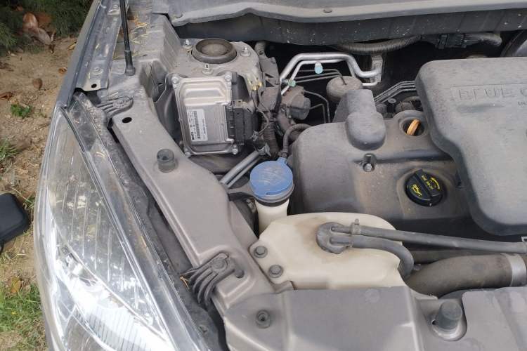 Used CHANGAN CS35 2012 1.6L Manual Luxury Model China IV Standard Engine Bay Right