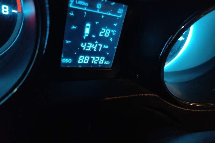 Used CHANGAN CS35 2012 1.6L Manual Luxury Model China IV Standard Odometer Close Up