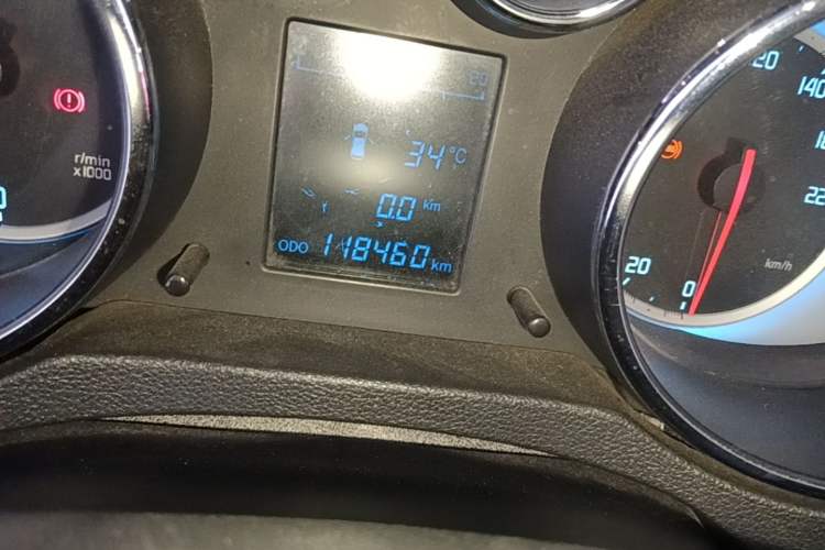 Used CHANGAN CS35 2012 1.6L Manual Comfort Version China V Standard Odometer Close Up