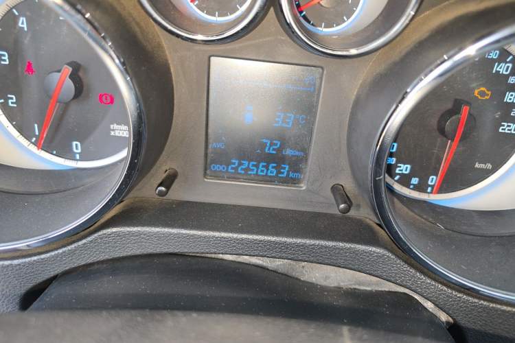 Used CHANGAN CS35 2012 1.6L Manual Luxury Model China IV Standard Odometer Close Up