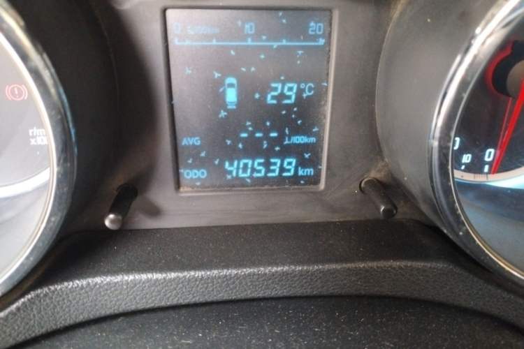 Used CHANGAN CS35 2012 1.6L Manual Luxury Model China IV Standard Odometer Close Up