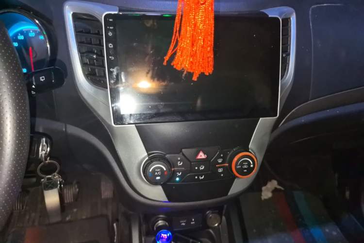 Used CHANGAN CS35 2012 1.6L Manual Luxury Model China IV Standard Audio And AC Panel