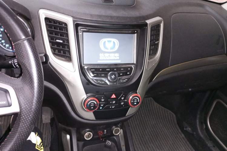 Used CHANGAN CS35 2012 1.6L Manual Luxury Model China IV Standard Audio And AC Panel