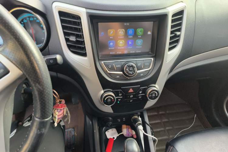 Used CHANGAN CS35 2012 1.6L Automatic Luxury Version China IV Standard Audio And AC Panel