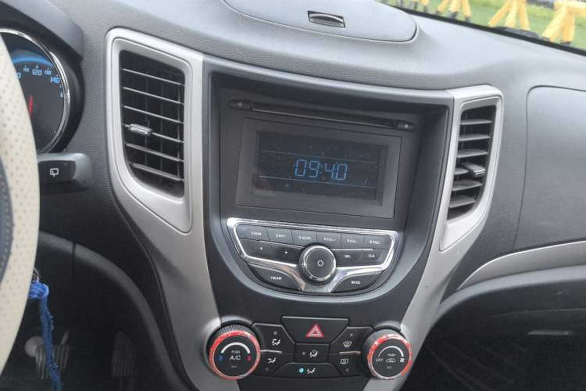 Used CHANGAN CS35 2012 1.6L Manual Luxury Version China V Standard Audio And AC Panel