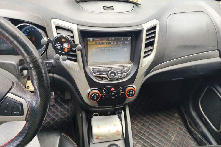 Used CHANGAN CS35 2012 1.6L Manual Comfort Version China V Standard Audio And AC Panel