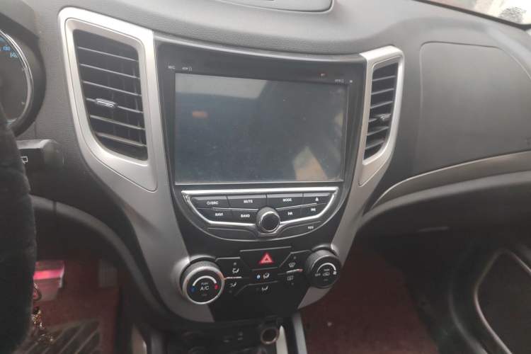 Used CHANGAN CS35 2012 1.6L Manual Comfort Version China V Standard Audio And AC Panel