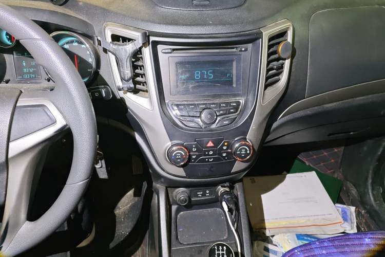 Used CHANGAN CS35 2012 1.6L Manual Comfort Edition China IV Standard Audio And AC Panel