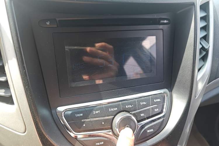 Used CHANGAN CS35 2012 1.6L Manual Luxury Model China IV Standard Audio And AC Panel