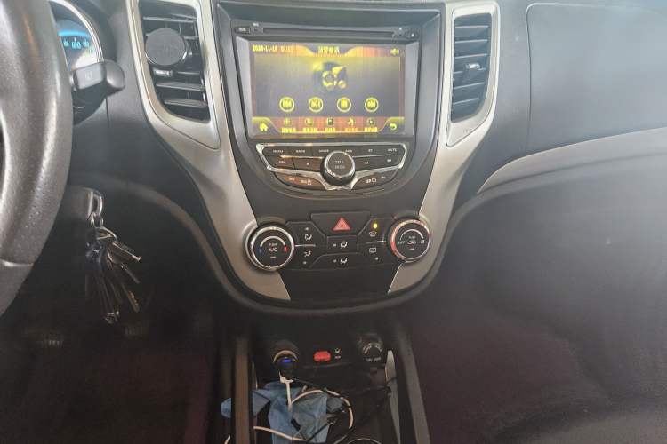 Used CHANGAN CS35 2012 1.6L Manual Comfort Edition China IV Standard Audio And AC Panel