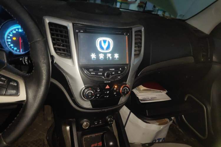 Used CHANGAN CS35 2012 1.6L Automatic Luxury Version China V Standard Audio And AC Panel