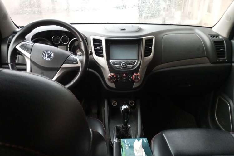 Used CHANGAN CS35 2012 1.6L Manual Luxury Model China IV Standard Center Console