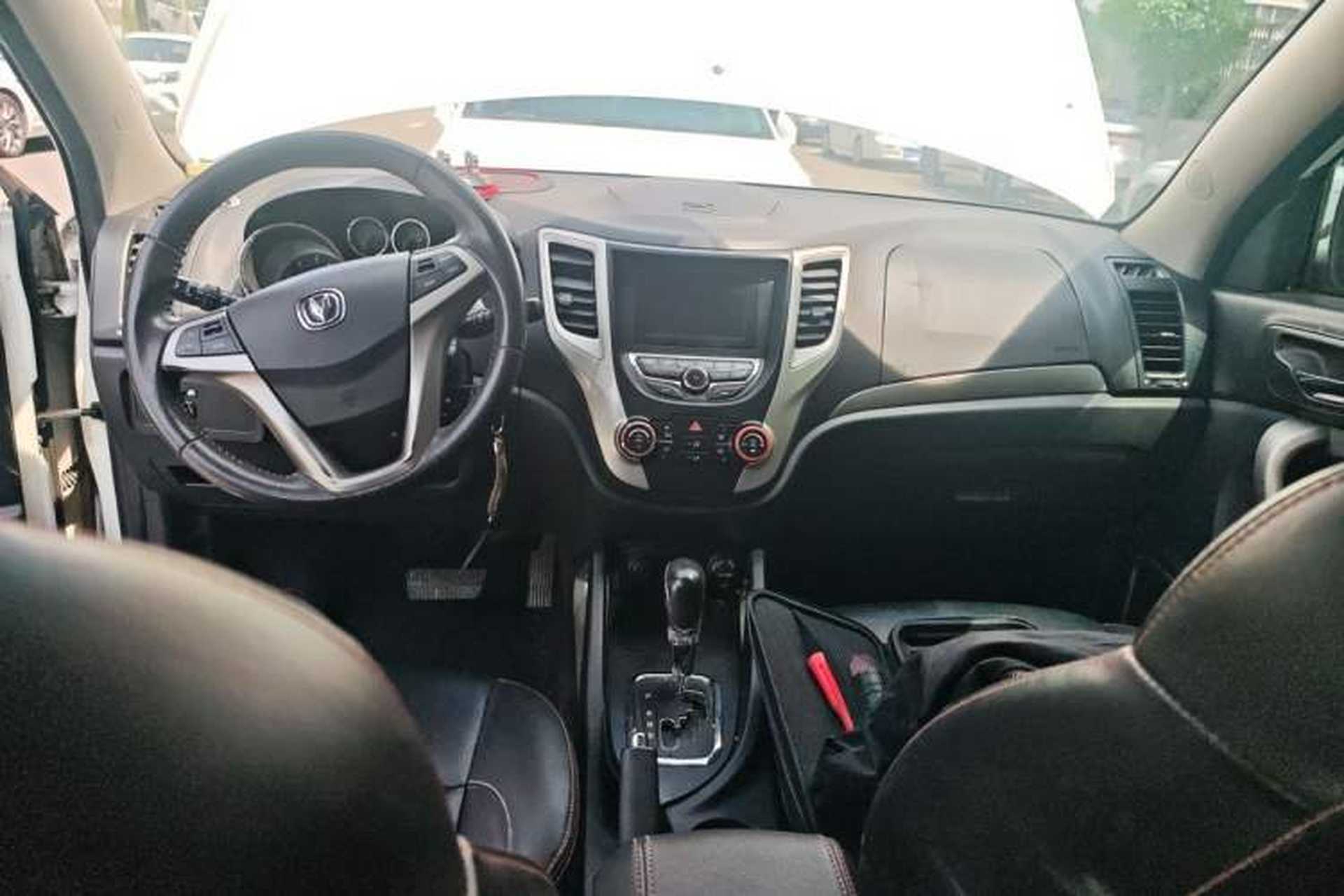 Used CHANGAN CS35 2012 1.6L Automatic Luxury Version China IV Standard Center Console