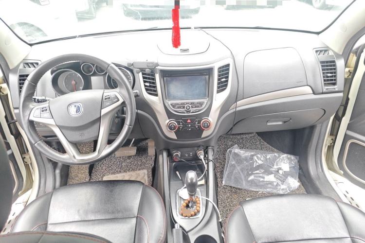 Used CHANGAN CS35 2012 1.6L Automatic Luxury Version China IV Standard Center Console