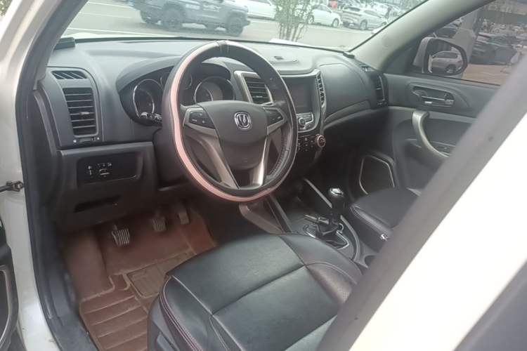 Used CHANGAN CS35 2012 1.6L Manual Comfort Edition China IV Standard Center Console